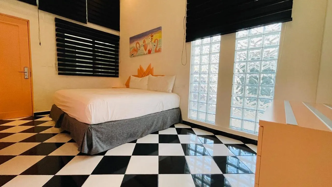 Hotel Winday A 4 Calles De La 5A Avenida Playa del Carmen 3*,
